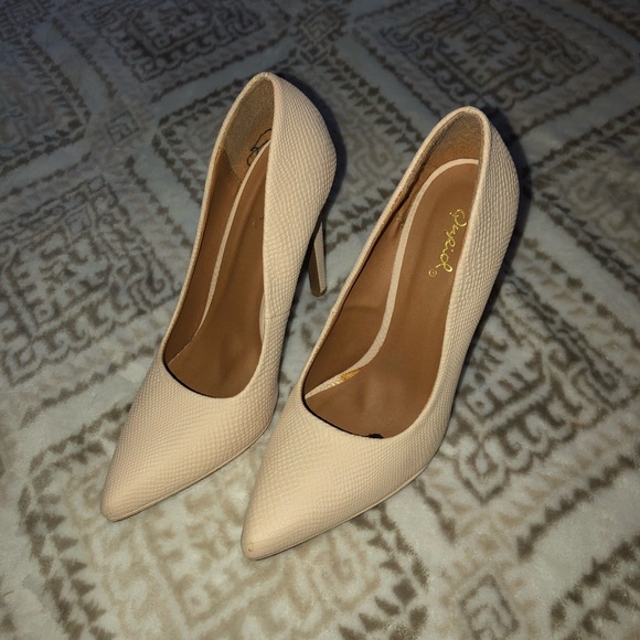 Pumps - Picture 5 of 6